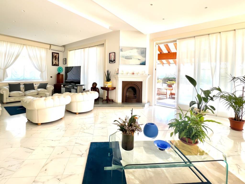 casa indipendente in vendita a Camaiore in zona Lido di Camaiore