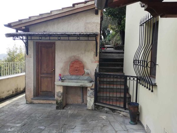 quadrivano in vendita a Camaiore in zona Casoli