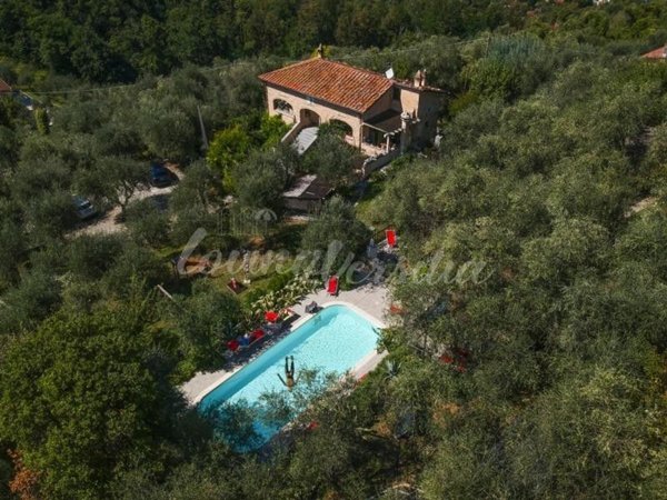 casa indipendente in vendita a Camaiore