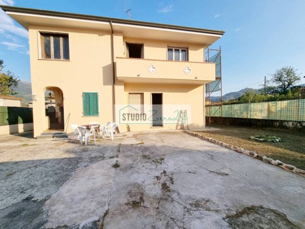 casa indipendente in vendita a Camaiore in zona Vado