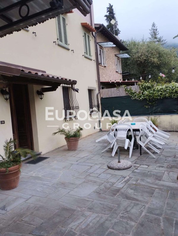 intera palazzina in vendita a Camaiore in zona Casoli
