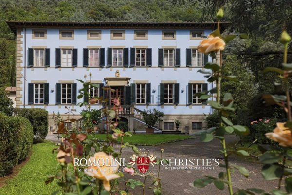 villa in vendita a Camaiore in zona Lido di Camaiore