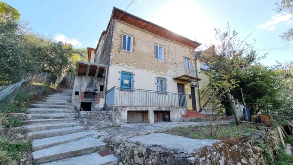 casa indipendente in vendita a Camaiore