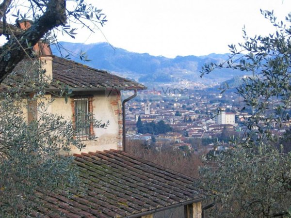 casa indipendente in vendita a Camaiore in zona Montebello