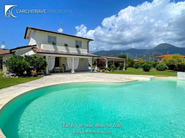 casa indipendente in vendita a Camaiore in zona Capezzano Pianore