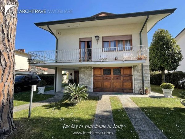 casa indipendente in vendita a Camaiore in zona Lido di Camaiore