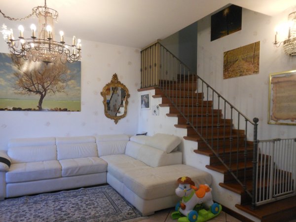 casa indipendente in vendita a Camaiore in zona Capezzano Pianore