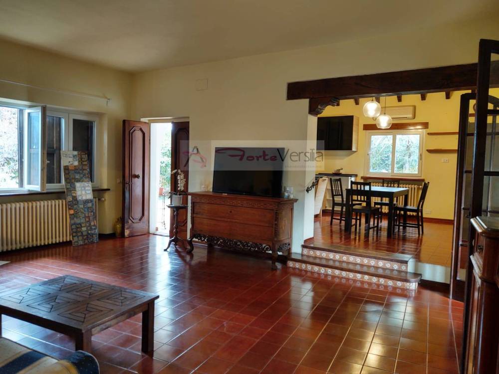 casa indipendente in vendita a Camaiore in zona Capezzano Pianore