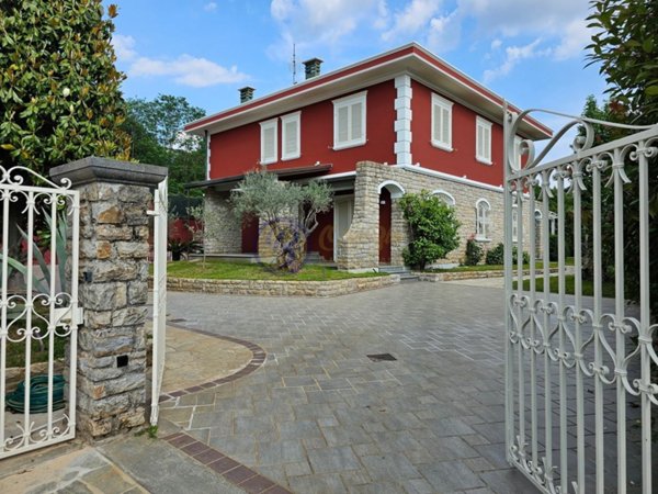 casa indipendente in vendita a Camaiore