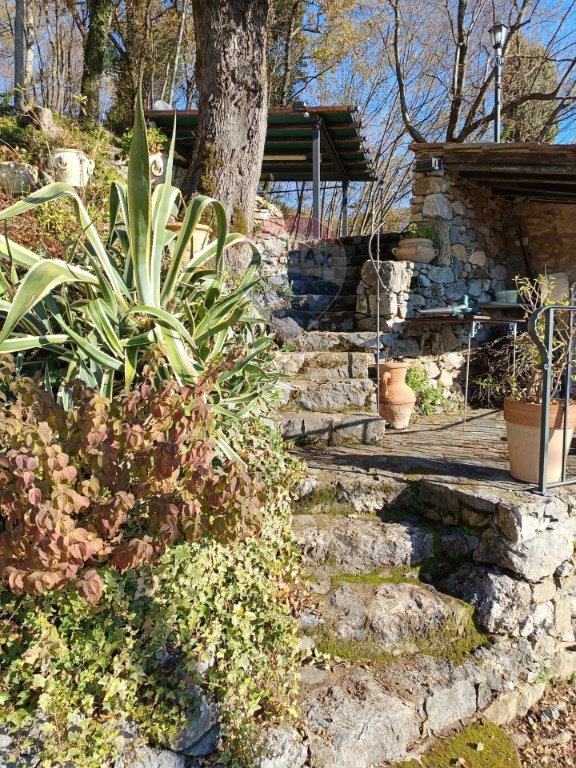 casa indipendente in vendita a Camaiore in zona Casoli