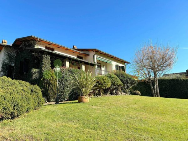 casa indipendente in vendita a Camaiore