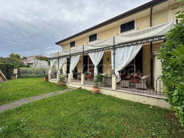 casa indipendente in vendita a Camaiore in zona Lido di Camaiore