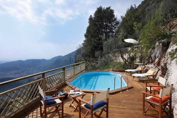 casale in vendita a Camaiore