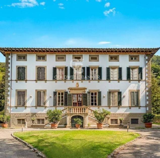 villa in vendita a Camaiore