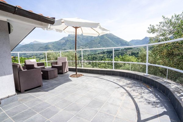 casa indipendente in vendita a Camaiore