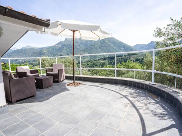 casa indipendente in vendita a Camaiore