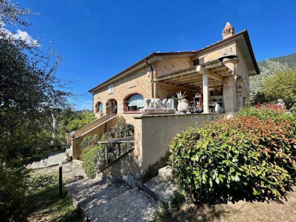 casa indipendente in vendita a Camaiore