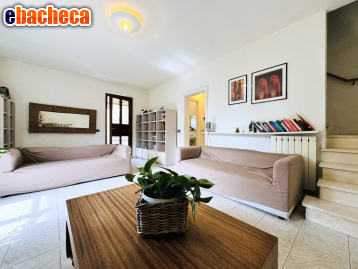 casa indipendente in vendita a Camaiore in zona Vado