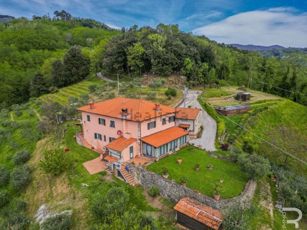 casa indipendente in vendita a Camaiore