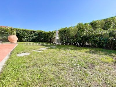 appartamento in vendita a Camaiore in zona Lido di Camaiore