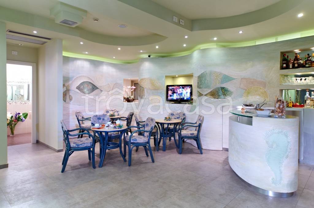 negozio in vendita a Camaiore in zona Lido di Camaiore