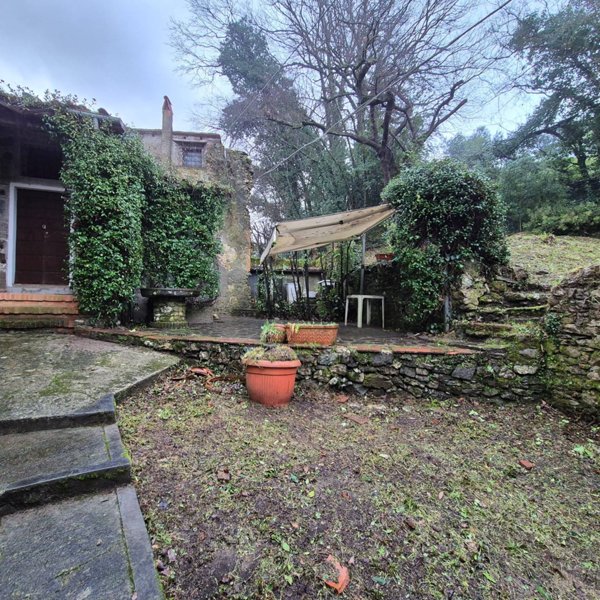 rudere in vendita a Camaiore