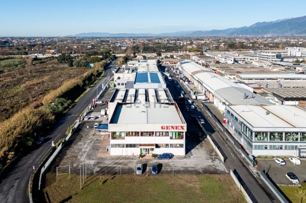 capannone in vendita a Camaiore in zona Capezzano Pianore