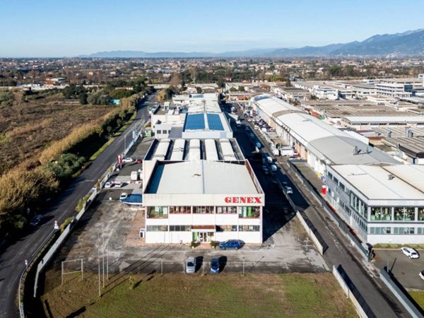 locale commerciale in vendita a Camaiore in zona Capezzano Pianore