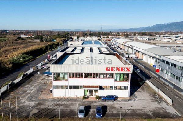 capannone in vendita a Camaiore in zona Capezzano Pianore