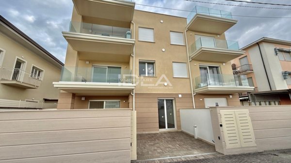 casa indipendente in vendita a Camaiore in zona Lido di Camaiore