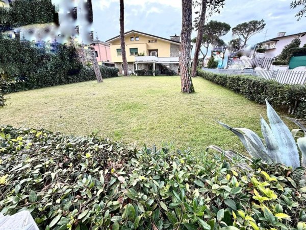 casa indipendente in vendita a Camaiore in zona Lido di Camaiore