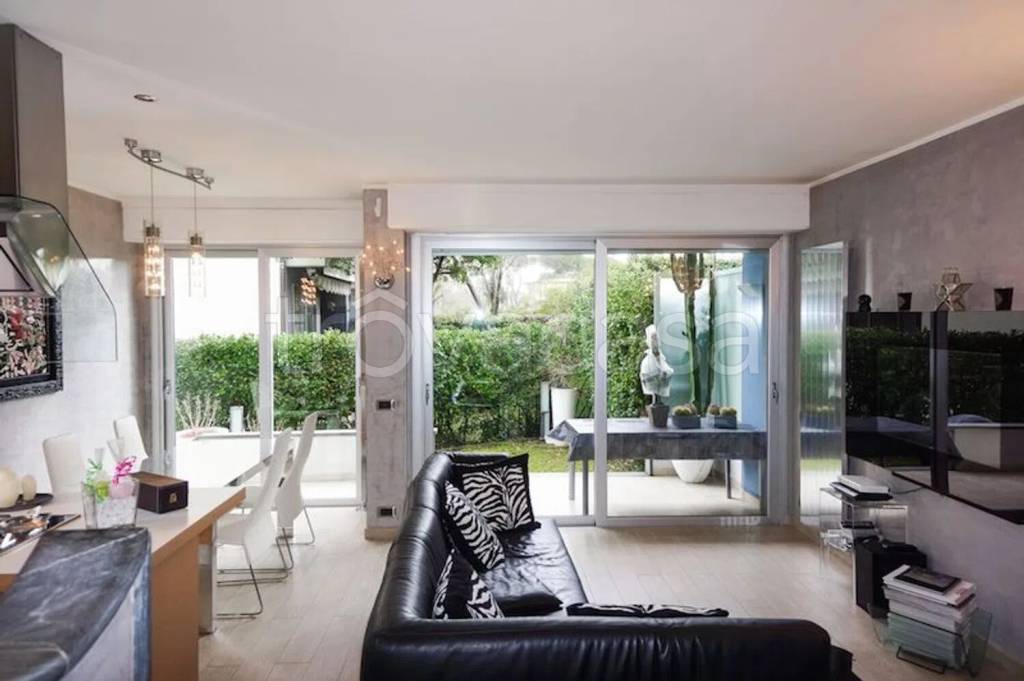 casa indipendente in vendita a Camaiore in zona Lido di Camaiore
