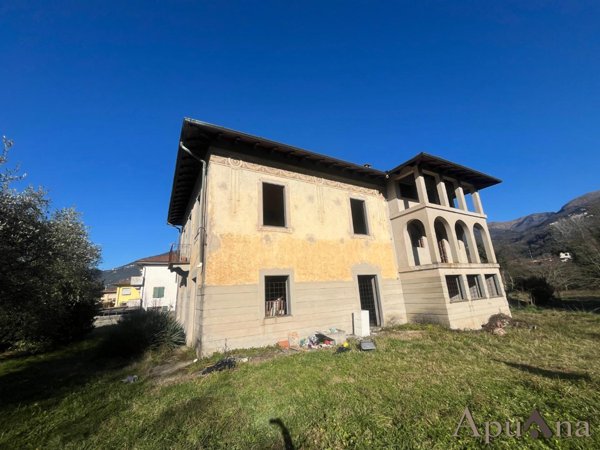 casa indipendente in vendita a Camaiore