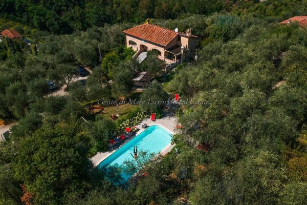 casa indipendente in vendita a Camaiore