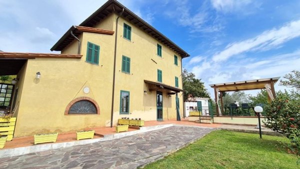 casa indipendente in vendita a Camaiore