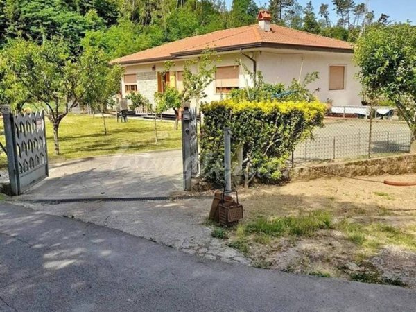 casa indipendente in vendita a Camaiore