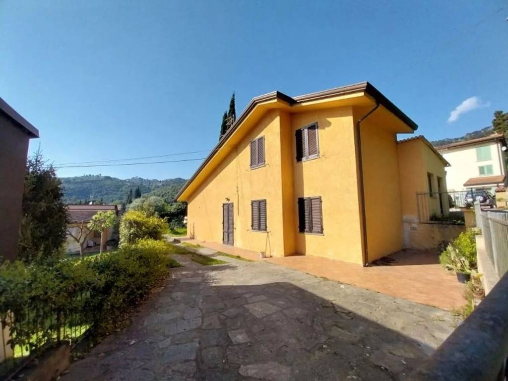 casa indipendente in vendita a Camaiore