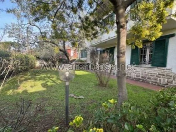 casa indipendente in vendita a Camaiore in zona Lido di Camaiore