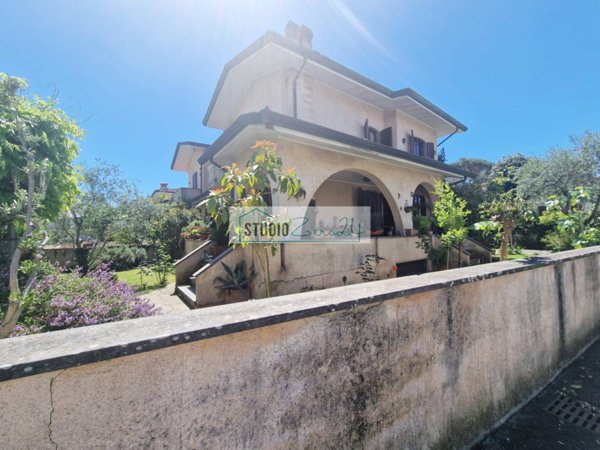 casa indipendente in vendita a Camaiore in zona Lido di Camaiore
