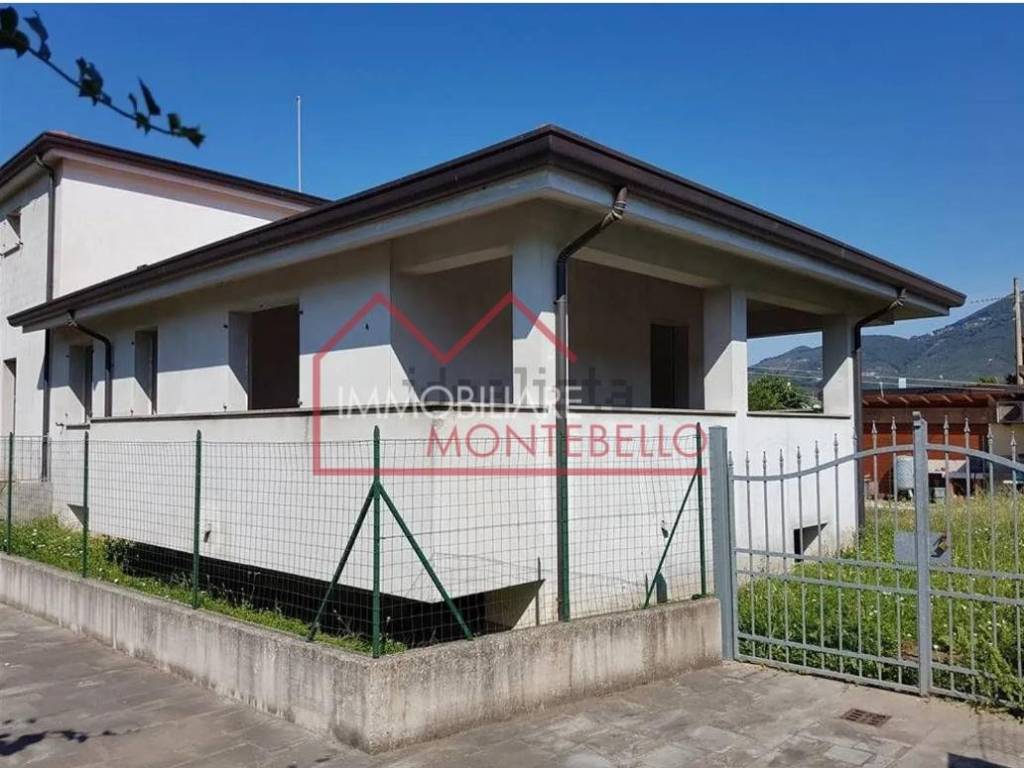 casa indipendente in vendita a Camaiore