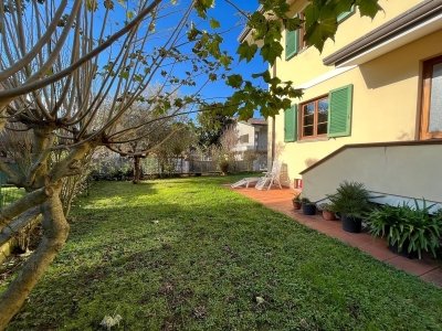 casa indipendente in vendita a Camaiore