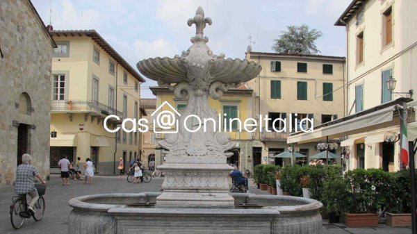 negozio in vendita a Camaiore in zona Lido di Camaiore