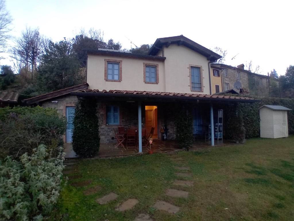 casa indipendente in vendita a Camaiore in zona Montemagno