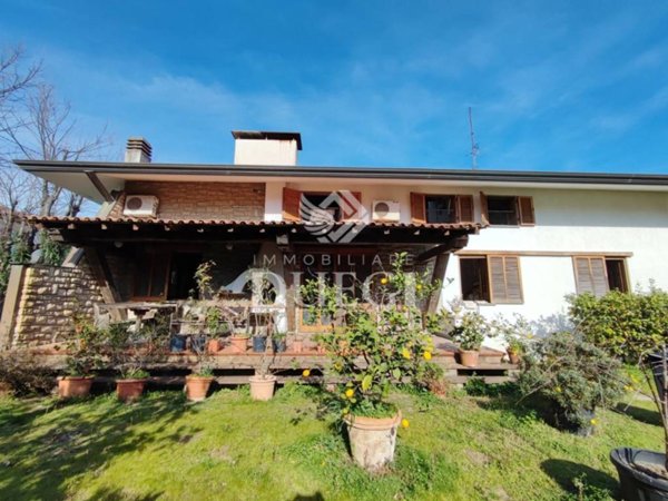 casa indipendente in vendita a Camaiore in zona Lido di Camaiore