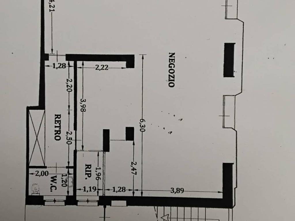 negozio in vendita a Camaiore in zona Lido di Camaiore