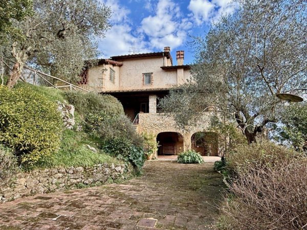 casa indipendente in vendita a Camaiore