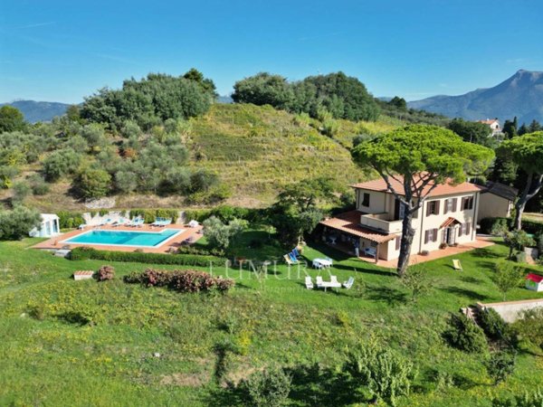 casa indipendente in vendita a Camaiore