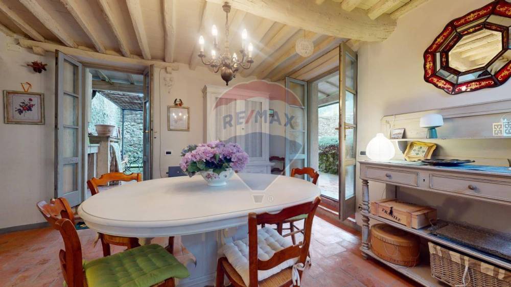 casa indipendente in vendita a Camaiore in zona Vado