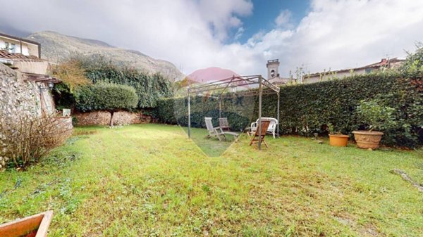 casa indipendente in vendita a Camaiore in zona Vado