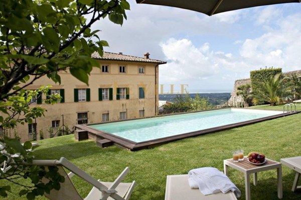 villa in vendita a Camaiore